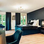 Familien- & Gruppenapartment Fuer 8 Mit Direktem Parkzugang Und Terasse * Baden-Baden