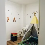Familien- & Gruppenapartment Fuer 8 Mit Direktem Parkzugang Und Terasse