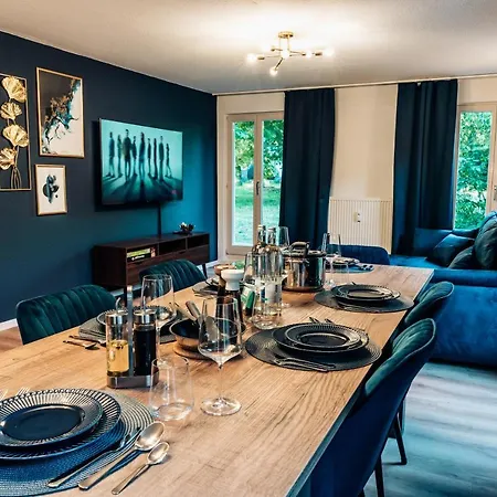公寓 Familien- & Gruppenapartment Fuer 10 Personen Mit Direktem Parkzugang Und Terasse 巴登-巴登