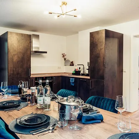 Familien- & Gruppenapartment Fuer 10 Personen Mit Direktem Parkzugang Und Terasse