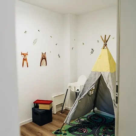 Familien- & Gruppenapartment Fuer 10 Personen Mit Direktem Parkzugang Und Terasse