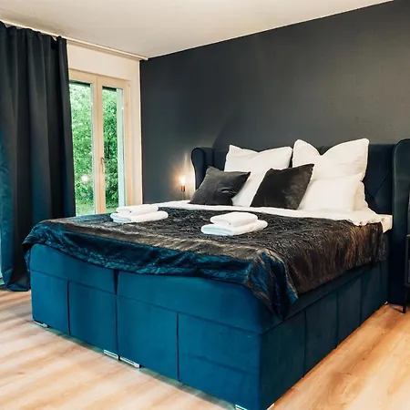 Familien- & Gruppenapartment Fuer 10 Personen Mit Direktem Parkzugang Und Terasse 公寓 *