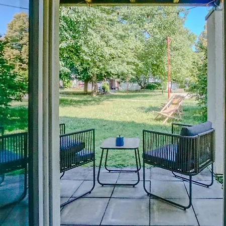 Einzigartiges Wohnen Mit Direktem Zugang Zum Buergerpark アパート