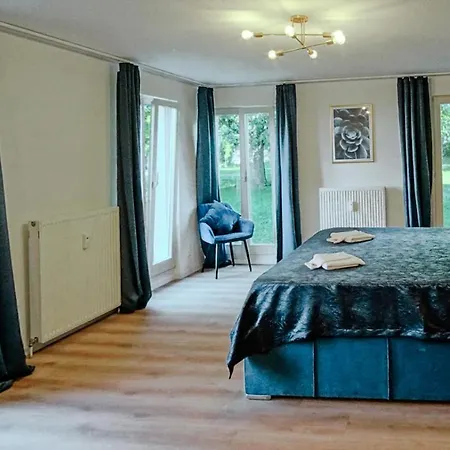 Einzigartiges Wohnen Mit Direktem Zugang Zum Buergerpark *
