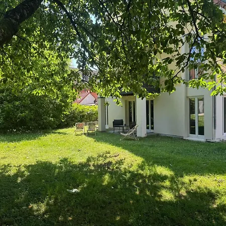 Familien- & Gruppenapartment Fuer 10 Personen Mit Direktem Parkzugang Und Terasse