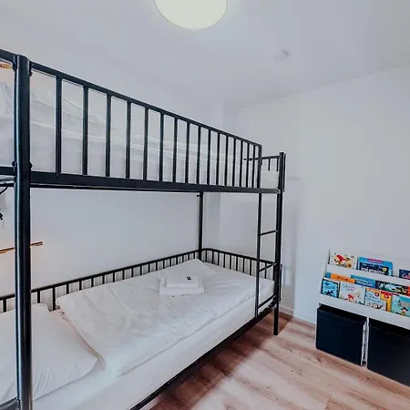 Familien- & Gruppenapartment Fuer 10 Personen Mit Direktem Parkzugang Und Terasse