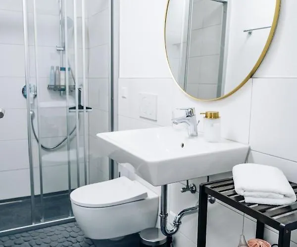 Familien- & Gruppenapartment Fuer 8 Mit Direktem Parkzugang Und Terasse بادن بادن